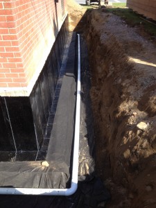 Installation de drain français avec membrane hydrofuge à Joliette - Mini Excavation à Joliette